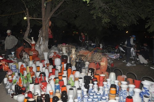 'Ceramic market' along To Lich River in Hanoi - ảnh 6